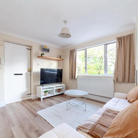 לונדון Lovely Studio Flat In Wimbledon W/ Free Parking מראה חיצוני תמונה