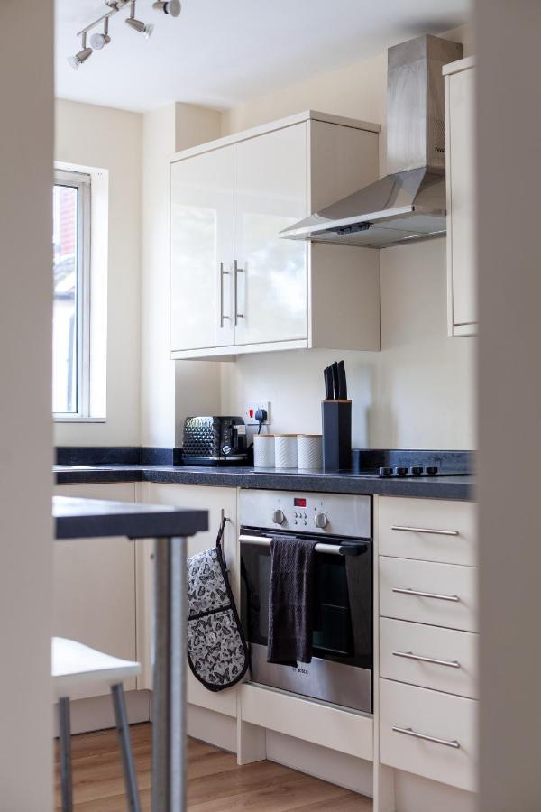 לונדון Lovely Studio Flat In Wimbledon W/ Free Parking מראה חיצוני תמונה