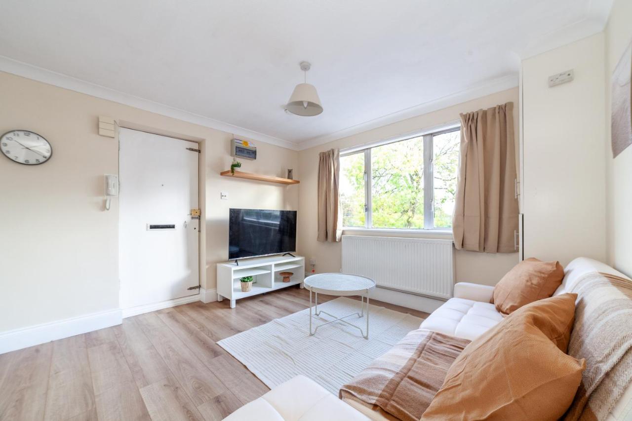 לונדון Lovely Studio Flat In Wimbledon W/ Free Parking מראה חיצוני תמונה