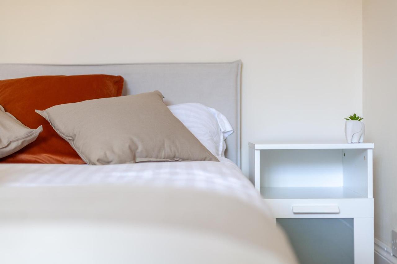 לונדון Lovely Studio Flat In Wimbledon W/ Free Parking מראה חיצוני תמונה