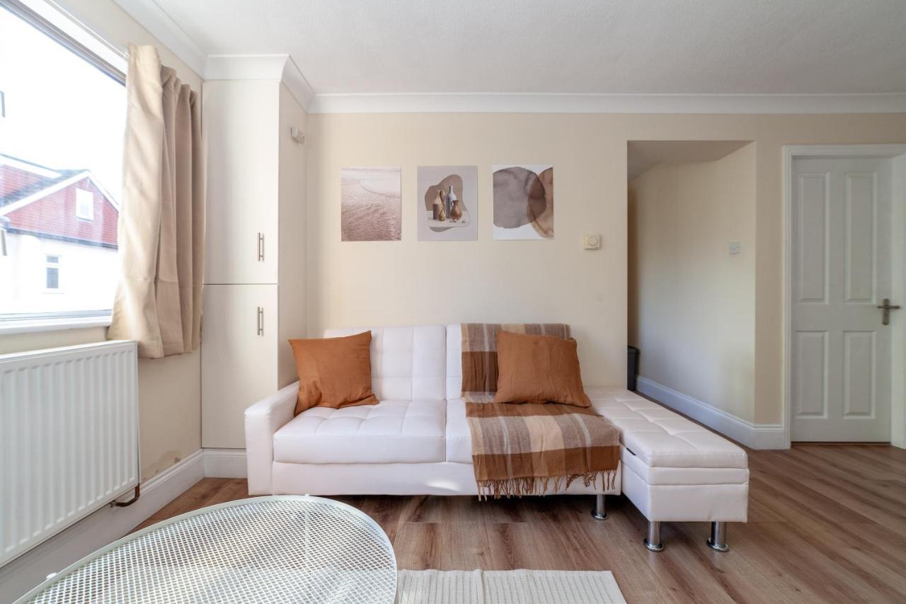 לונדון Lovely Studio Flat In Wimbledon W/ Free Parking מראה חיצוני תמונה