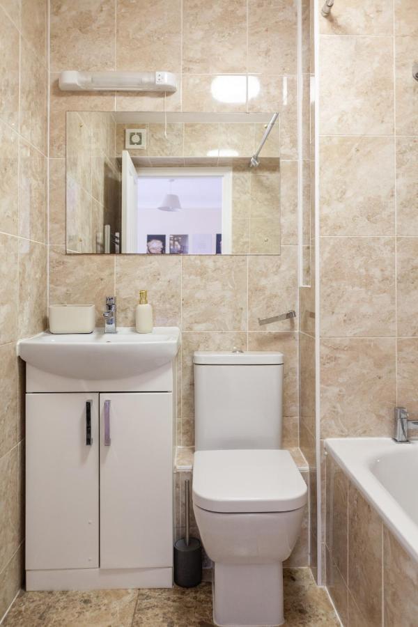 לונדון Lovely Studio Flat In Wimbledon W/ Free Parking מראה חיצוני תמונה