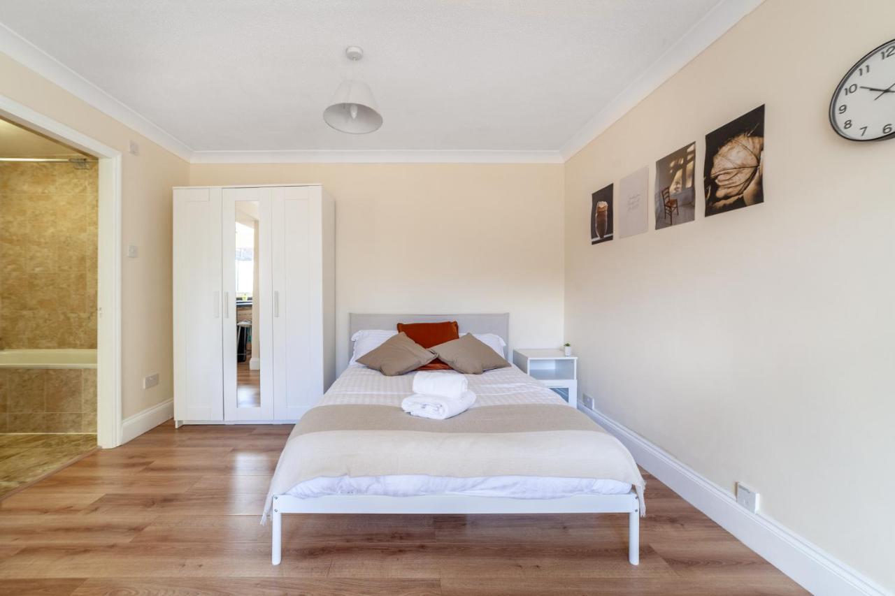 לונדון Lovely Studio Flat In Wimbledon W/ Free Parking מראה חיצוני תמונה